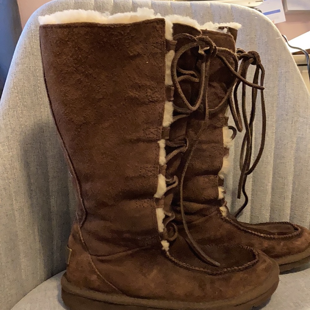 UGG Brown lace up boots, good condition, rarely worn - Picture 3 of 5